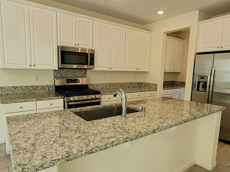 8013 Avanti Dr — Photo 35