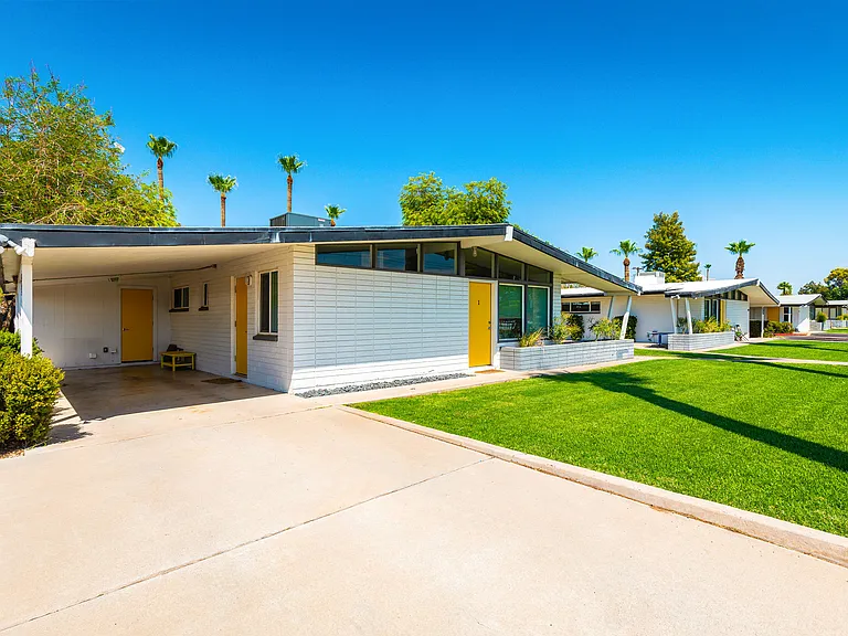 Modern Retro Living — Photo 10