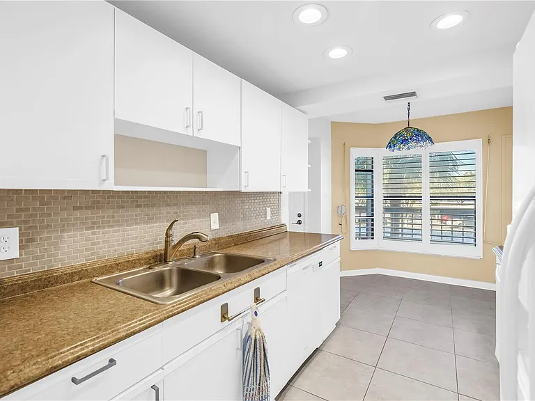 1320 Pasadena Ave S #203 — Photo 10