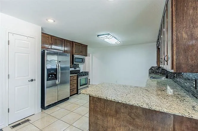 3025 Orchard Ln — Photo 3