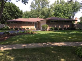 981 Kenilworth Cir, Naperville, IL