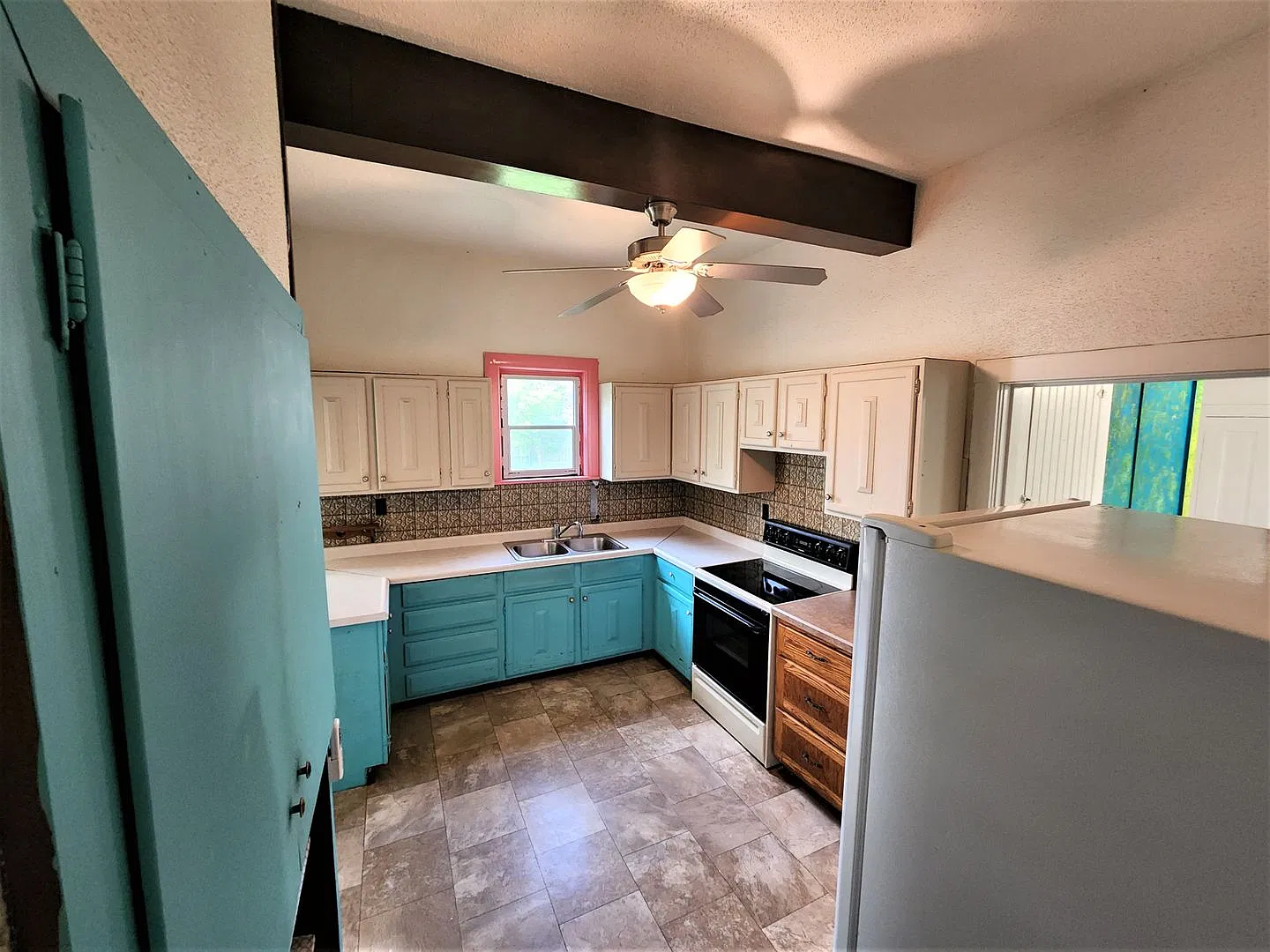 2 bed 1 Bath House — Photo 4