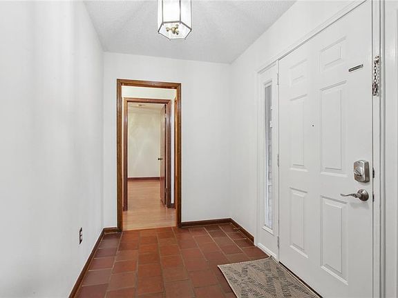 3rd image of 1825 Rivertree Ct