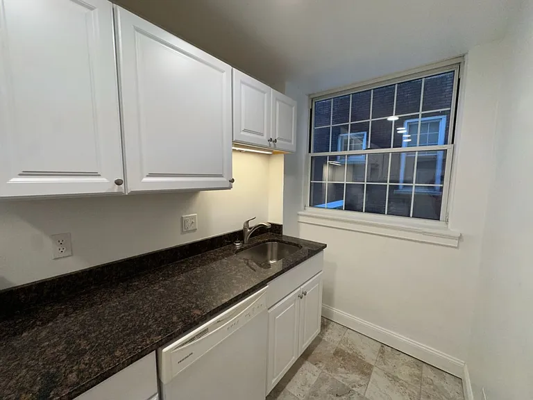 New King Edward Apartments — Photo 209