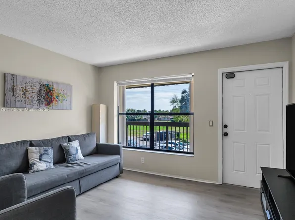 10064 NW 4th St #204, Hollywood, FL 33024