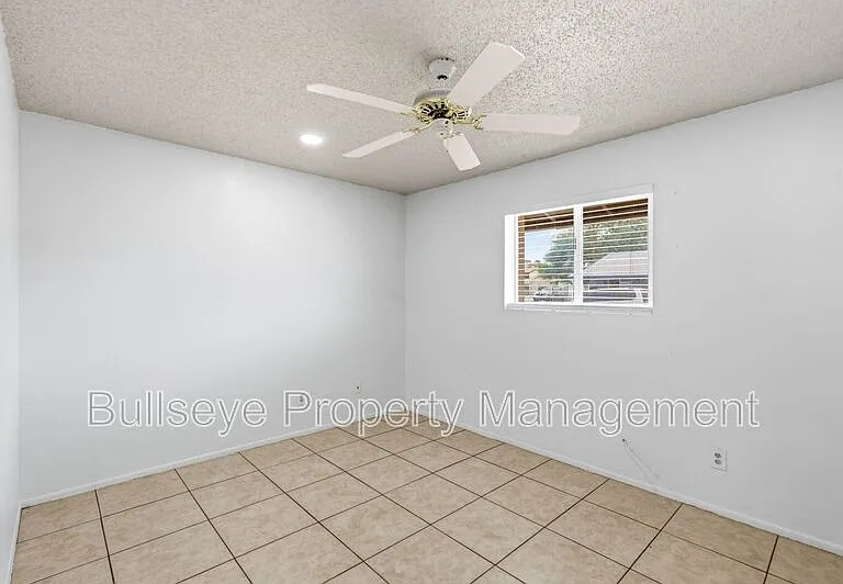 2245 W Glenrosa Ave #2 — Photo 11