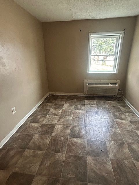 2nd image of 1528 Lynn Garden Dr #3