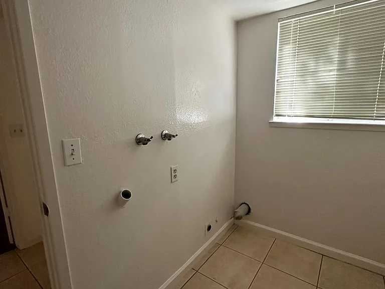 4767 N Cedar Ave #103 — Photo 9