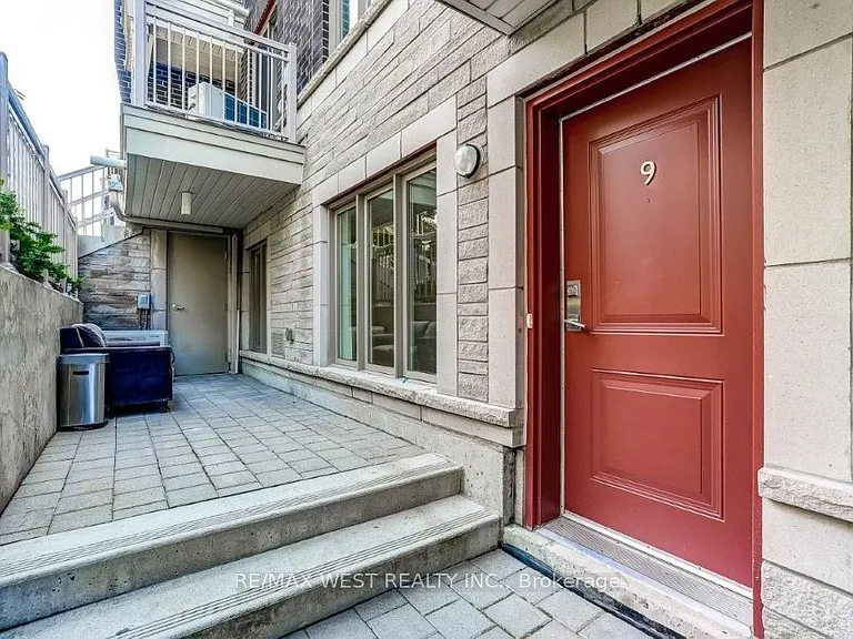 90 Eastwood Park Gdns #9 — Photo 4