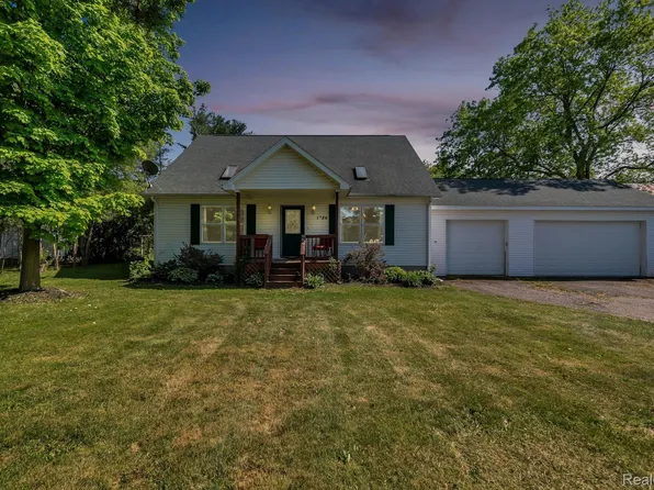1886 N Branch Rd, North Branch, MI 48461
