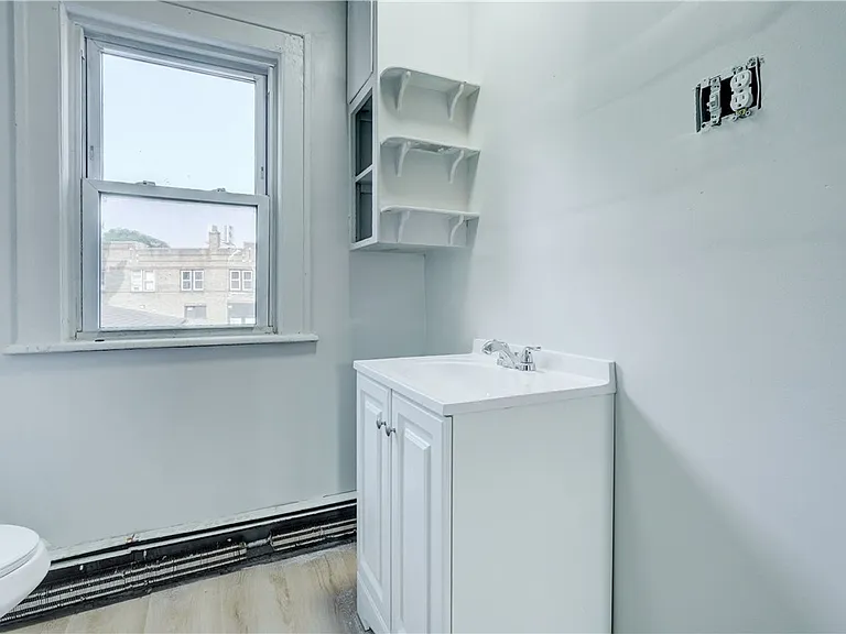 2247 Clifford Ave #UP — Photo 15