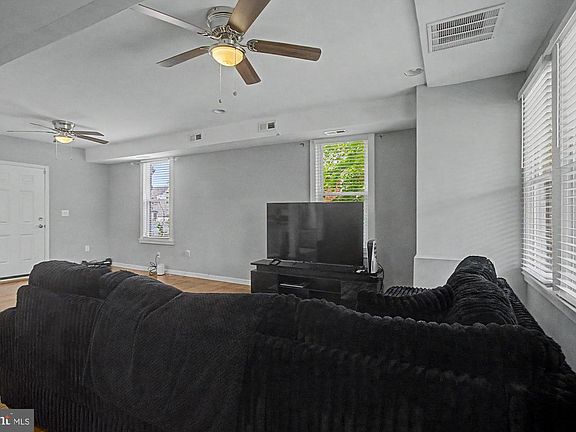 5th image of 4922 Ivanhoe Ave