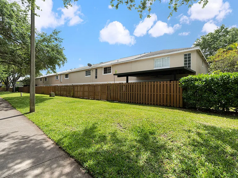 4952 SW 122nd Ter — Photo 37