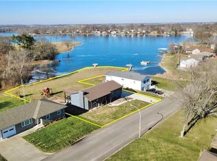 1133 Lake Manor Dr, Trenton, MO 64683