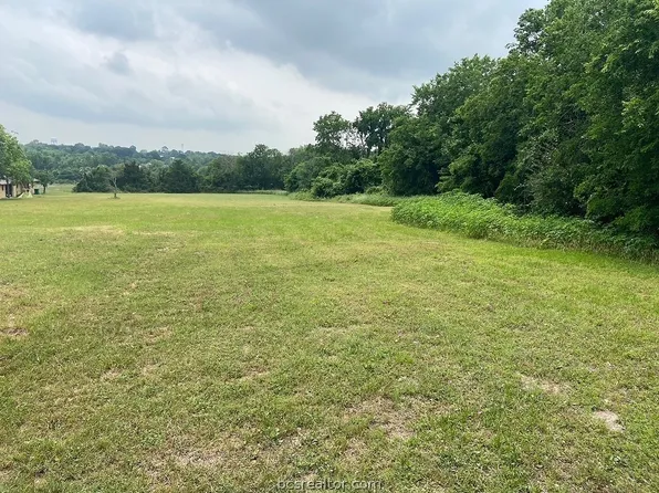 910 Burleson St, Brenham, TX 77833