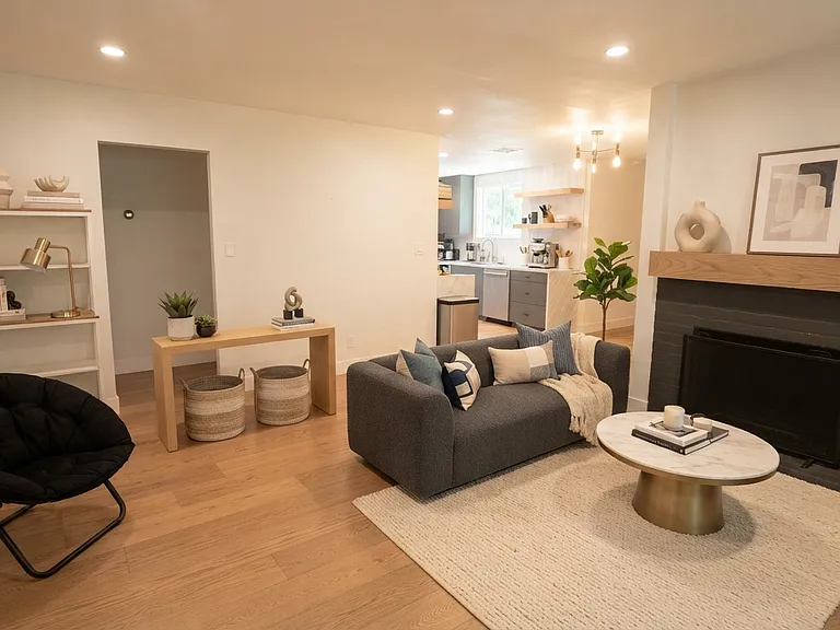 5418 Sanchez Dr — Photo 2