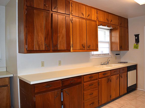 2nd image of 2923 Dawn Ave