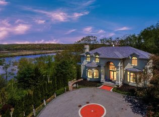 160 River Rd, Deep River, CT 06417