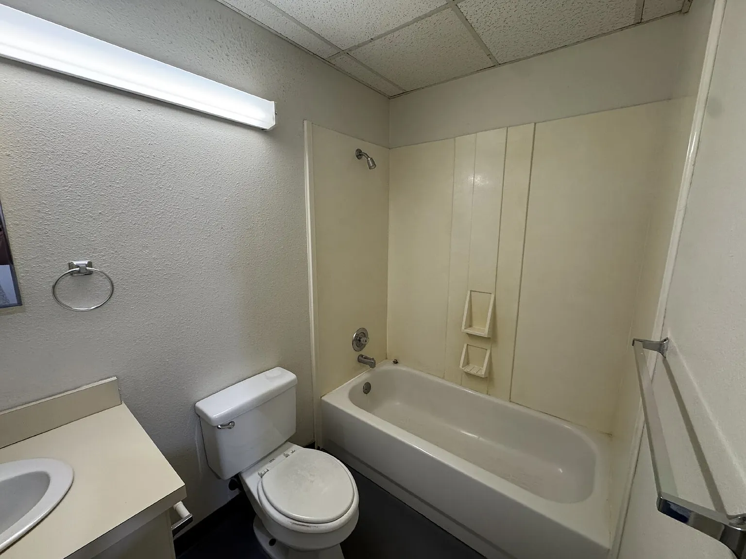 1 bed, 1.0 bath, 600 sqft, $600 — Photo 4