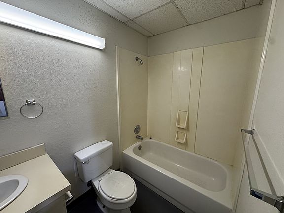 4th image of 1619 University Ave APT 6