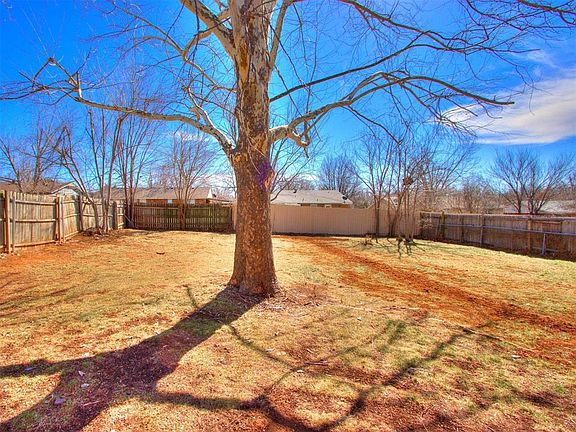 5th image of 504 Meadowlake Dr