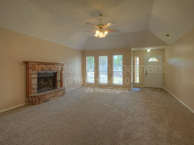2520 W Honolulu St — Photo 6
