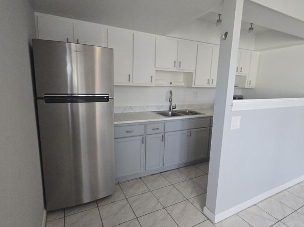 1730 NE 62nd St APT 6