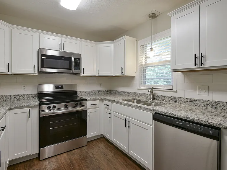 1137 W Main St — Photo 9