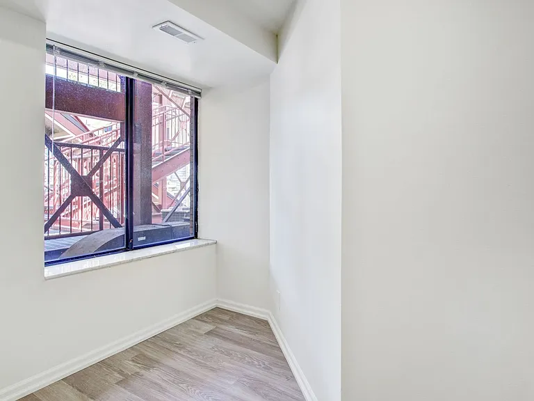 1305 S University Ave — Photo 12