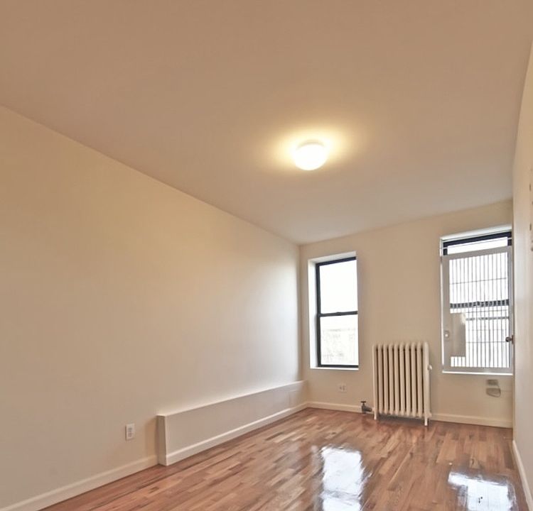 2nd image of 134 29th St #1H