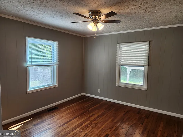 680 Shannon Cir NE — Photo 5