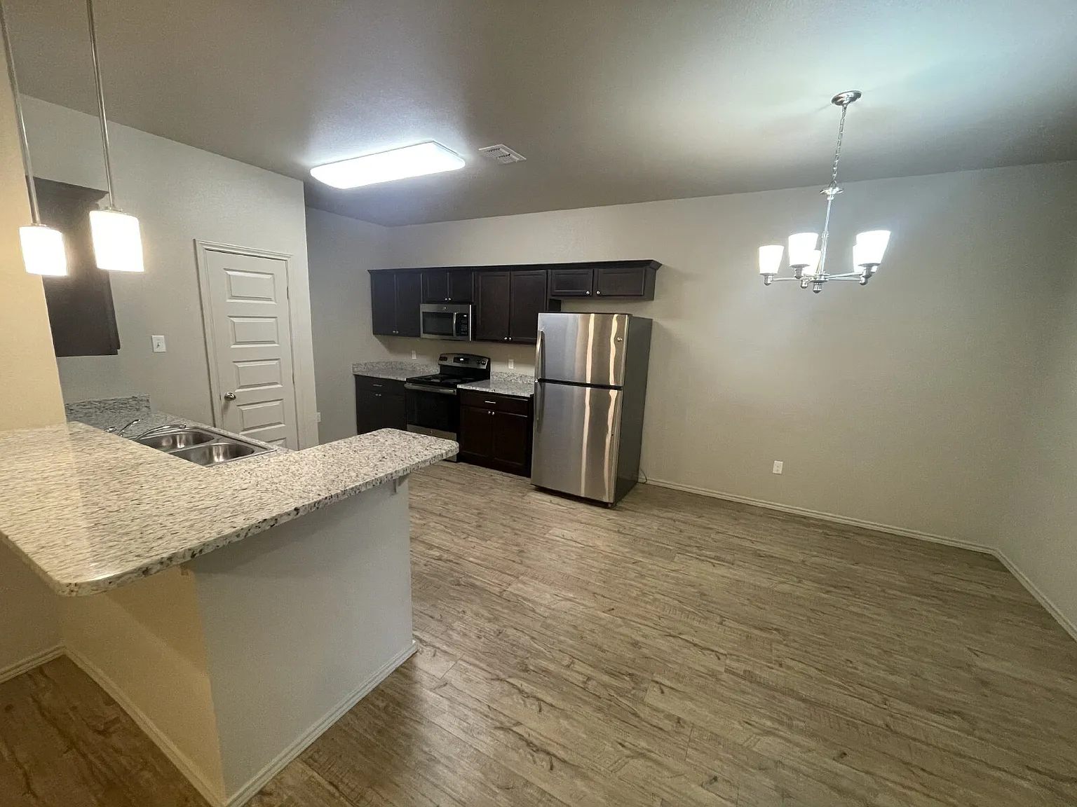 3 bed, 2.0 bath, 1500 sqft, $1,550 — Photo 3
