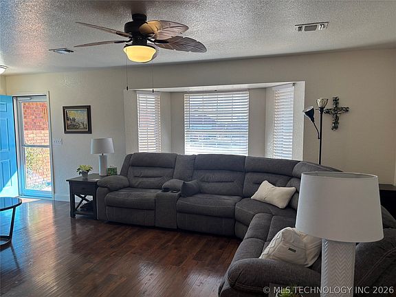 4th image of 2513 Westwood Ct