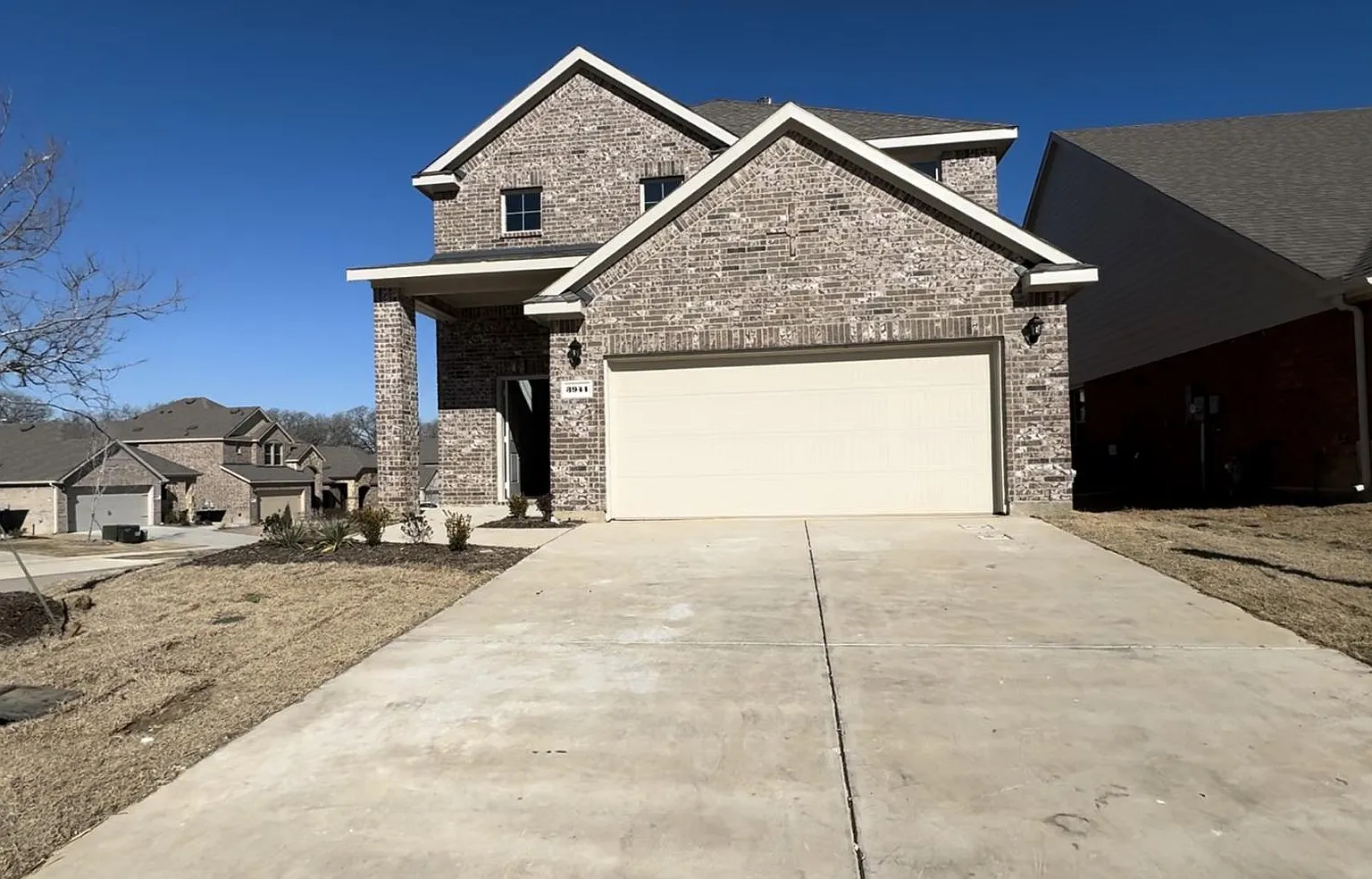4 bed, 3.5 bath, 2433 sqft, $2,350 — Photo 1