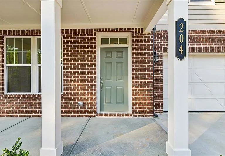 204 Silverleaf Trl — Photo 2