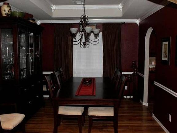 formal dining w/wood