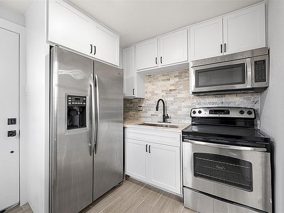 4th image of 3229 Holman St #4