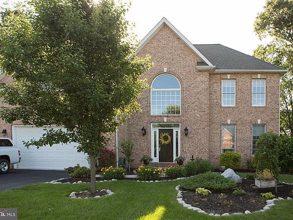 2nd image of 2504 Castlegreen Dr