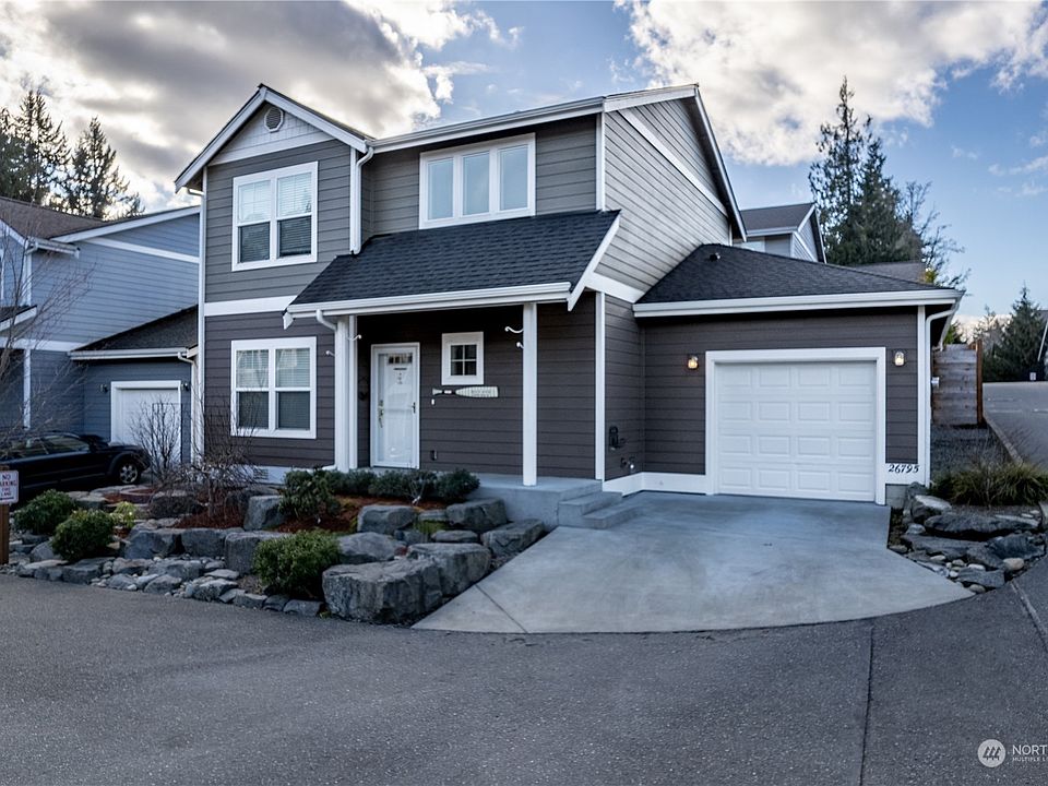 This beautifully upgraded 3 bedroom, 2.5 bath home with 1,593 sq. ft. interior offers the perfect blend of comfort and style.>