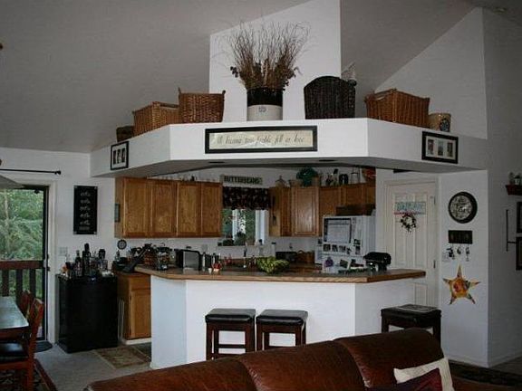 Breakfast Bar, Kitchen, Pantry