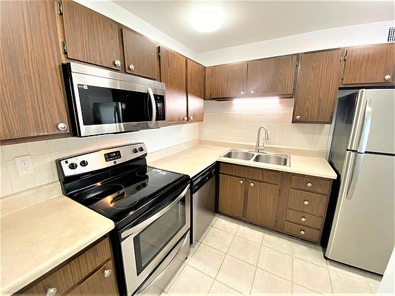 5th image of 4400 1st St N Unit 401
