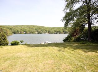 19 Sunset Dr, Andover, NJ 07821