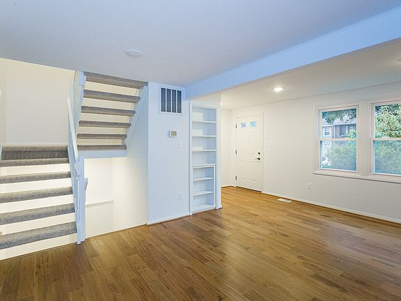 2nd image of 6823 Montivideo Square Ct