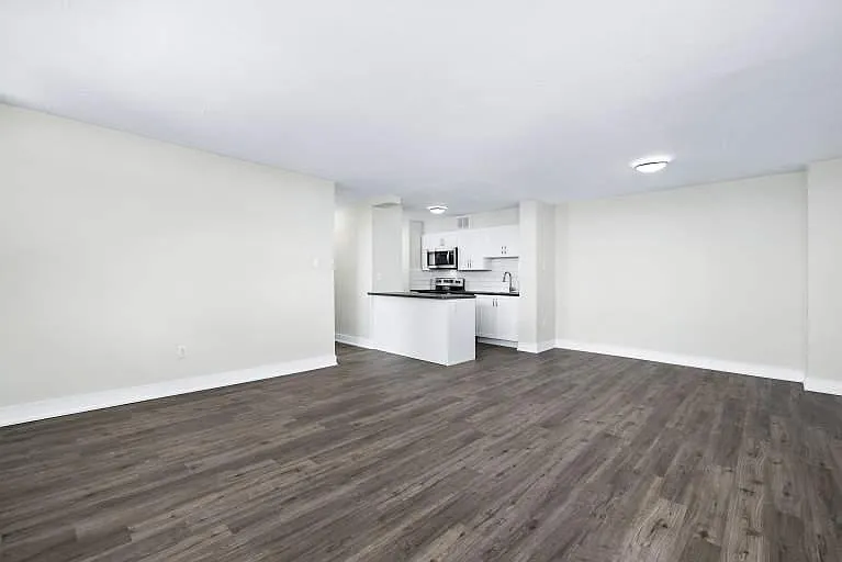 3390 Keele St — Photo 6