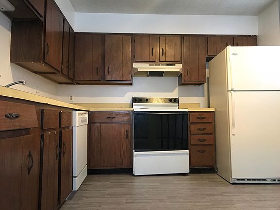 2nd image of 729 H St APT 4