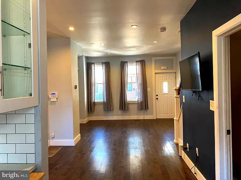 1457 N Corlies St — Photo 18