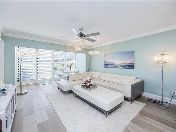 2nd image of 746 Eagle Creek DR #102