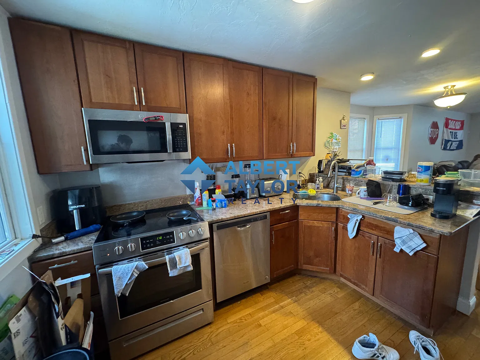 5 bed, 9999 sqft, $8,500 — Photo 3