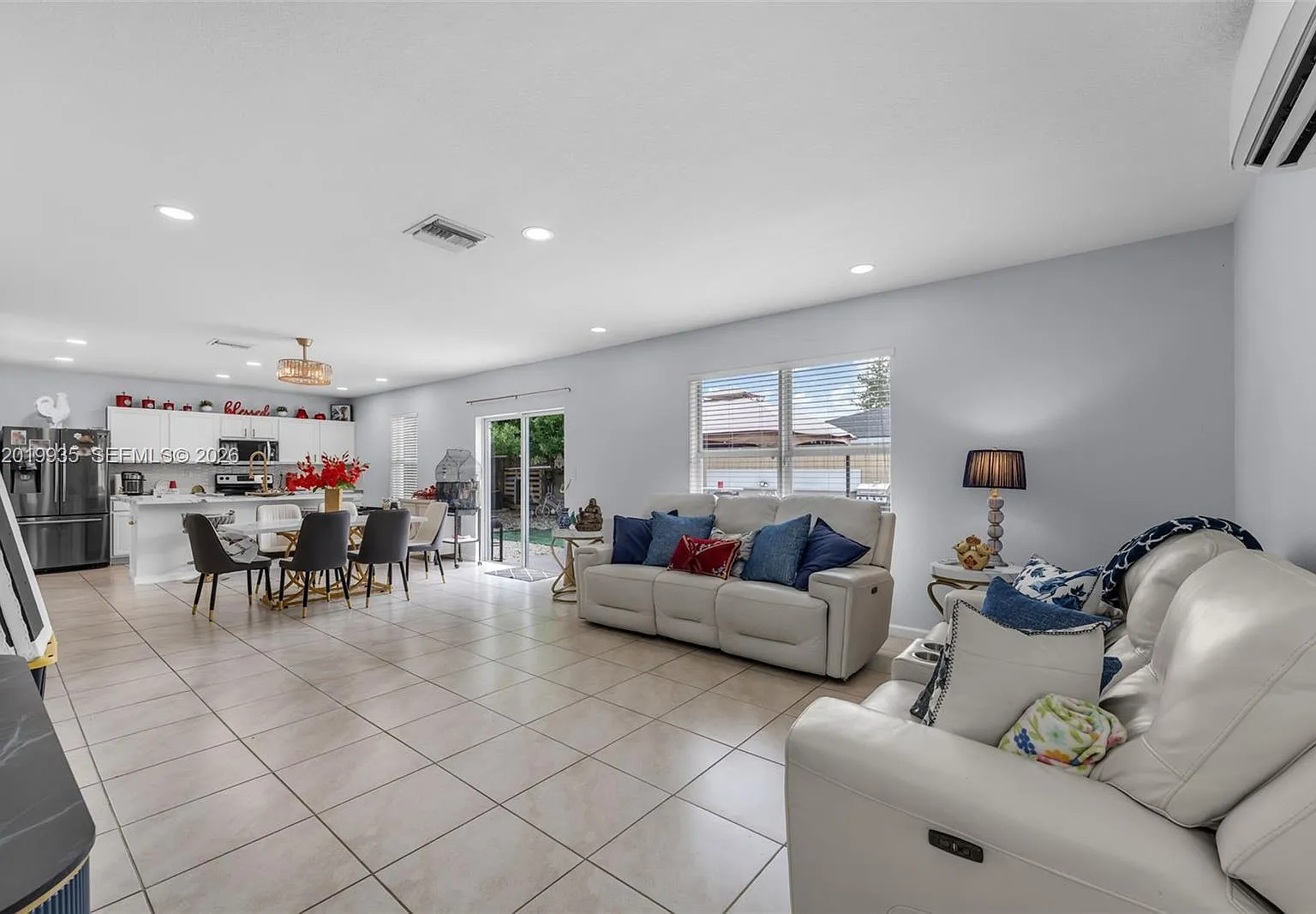 4 bed, 2526 sqft, $3,700 — Photo 2