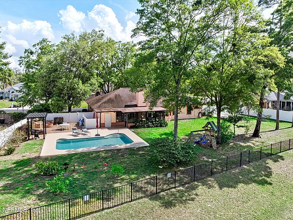 3rd image of 1552 GREENRIDGE Circle W